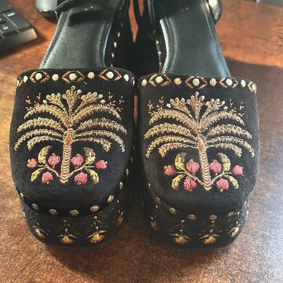 FARM Rio Black Velvet Platform Sandals - Picture 5 of 7